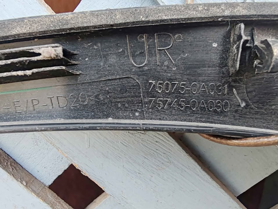 Moldura de puerta trasera derecha Toyota Corolla Cross 2021 - 2025 (II) - Imagen 3