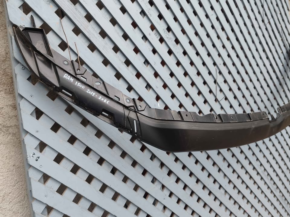 Moldura superior de máscara Dodge RAM 1500 2019 - 2026 - Imagen 3