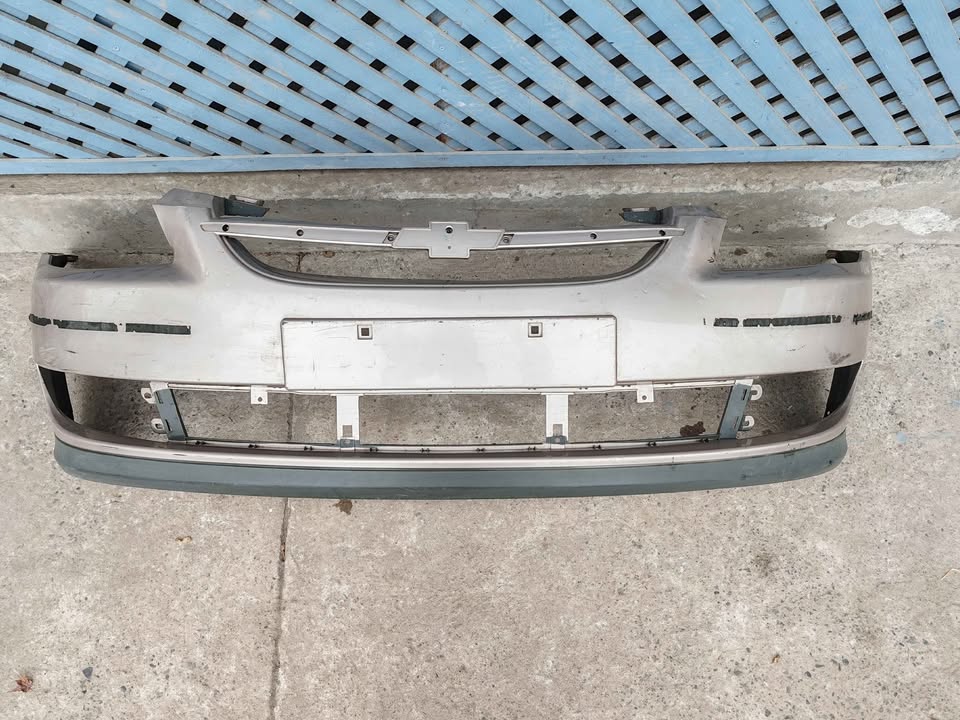 Parachoque delantero Chevrolet Corsa plus 2003 - 2007