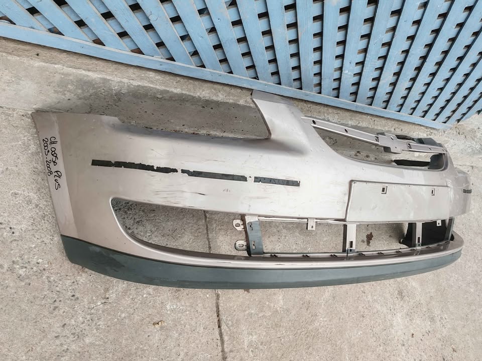 Parachoque delantero Chevrolet Corsa plus 2003 - 2007 - Imagen 3