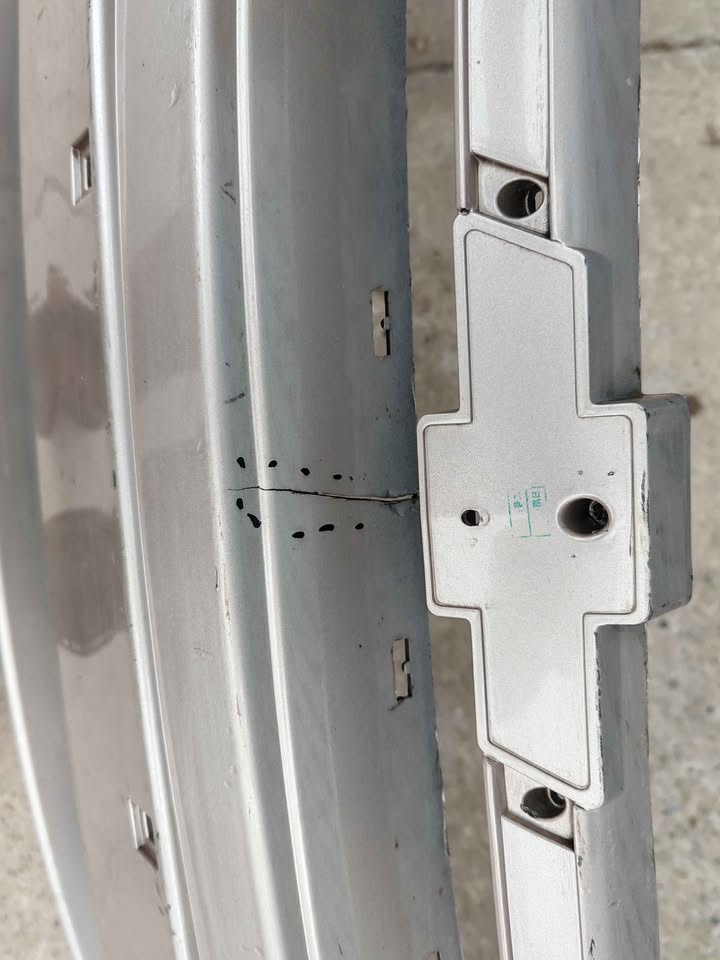 Parachoque delantero Chevrolet Corsa plus 2003 - 2007 - Imagen 6
