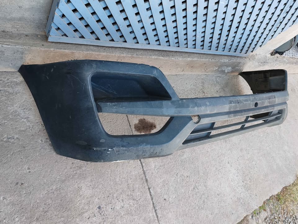 Parachoque delantero Hyundai H350 2015 - 2022 - Imagen 2