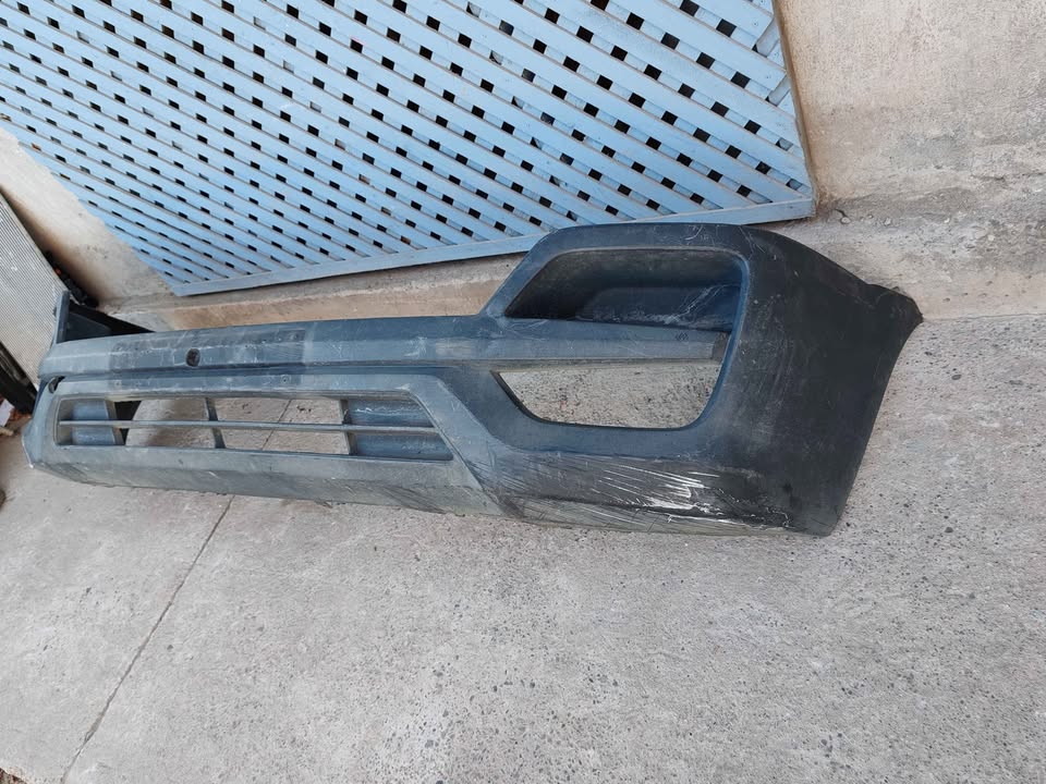 Parachoque delantero Hyundai H350 2015 - 2022 - Imagen 4