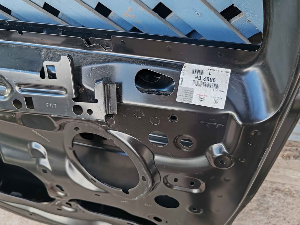 Puerta delantera izquierda Citroen C4 2012 - 2016 - Imagen 7