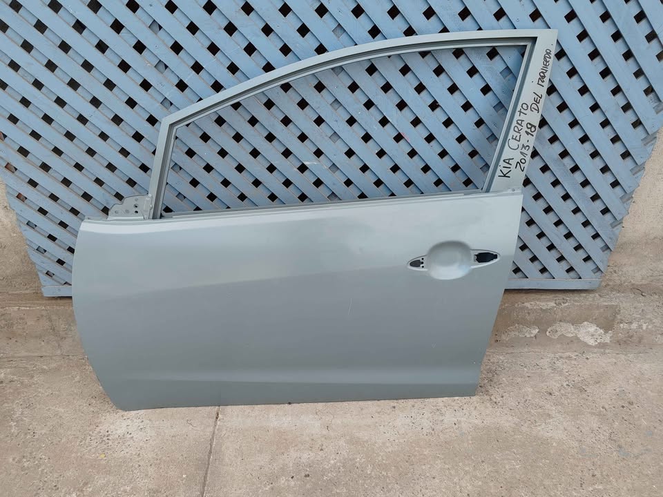 Puerta delantera izquierda Kia Cerato 2013 - 2018 - Imagen 2