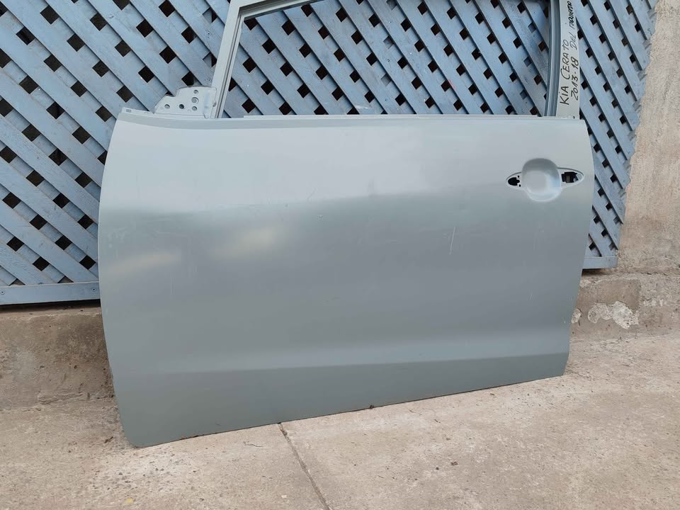 Puerta delantera izquierda Kia Cerato 2013 - 2018 - Imagen 3