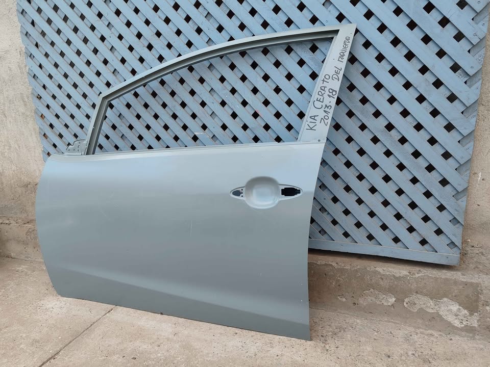 Puerta delantera izquierda Kia Cerato 2013 - 2018 - Imagen 4