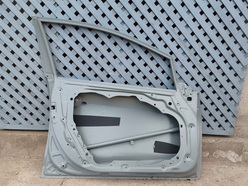 Puerta delantera izquierda Kia Cerato 2013 - 2018 - Imagen 6
