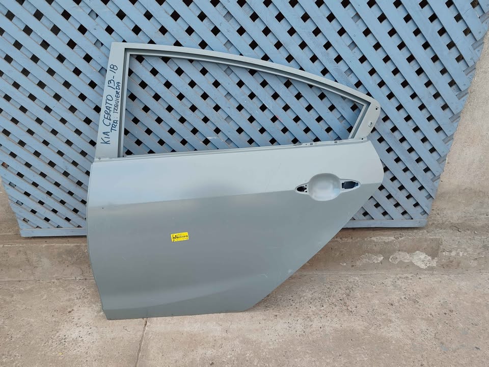 Puerta trasera izquierda Kia Cerato 2013 - 2016 - Imagen 2