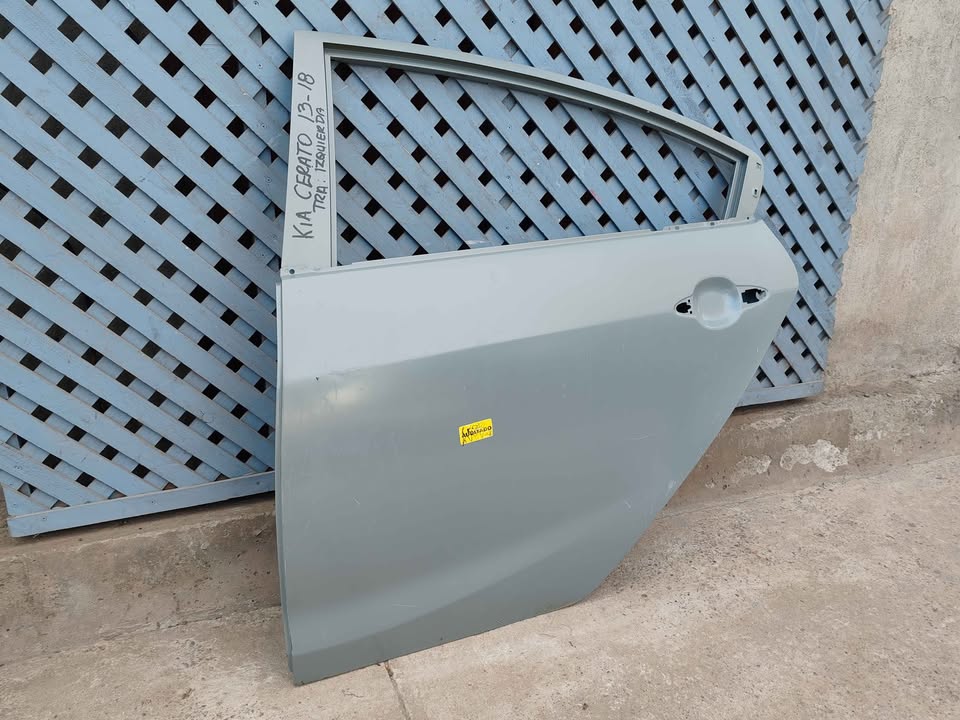 Puerta trasera izquierda Kia Cerato 2013 - 2016 - Imagen 4
