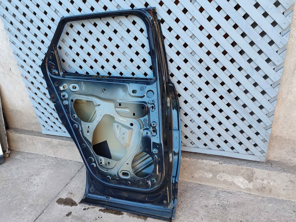Puerta trasera izquierda Peugeot 3008 2018 - 2024 - Imagen 7