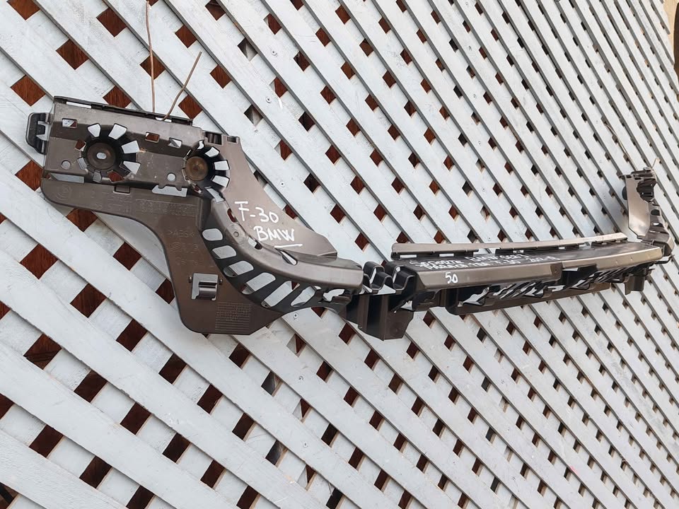 Soporte central de parachoque trasero BMW F30 2012 - 2018 - Imagen 3