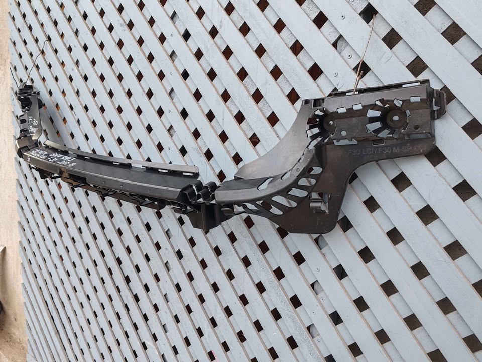 Soporte central de parachoque trasero BMW F30 2012 - 2018 - Imagen 5