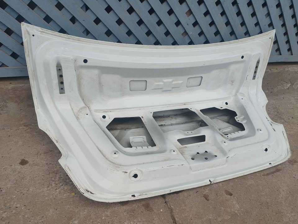 Tapa maleta Chevrolet Cavalier 2018 - 2021 - Imagen 7