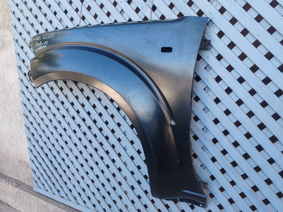 Tapabarro izquierdo Nissan Navara 2008 - 2014 - Imagen 3